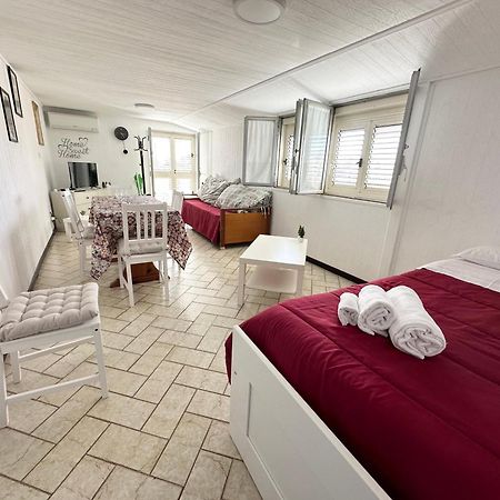 Attico Di Giggia Apartment Giardini Naxos Bagian luar foto