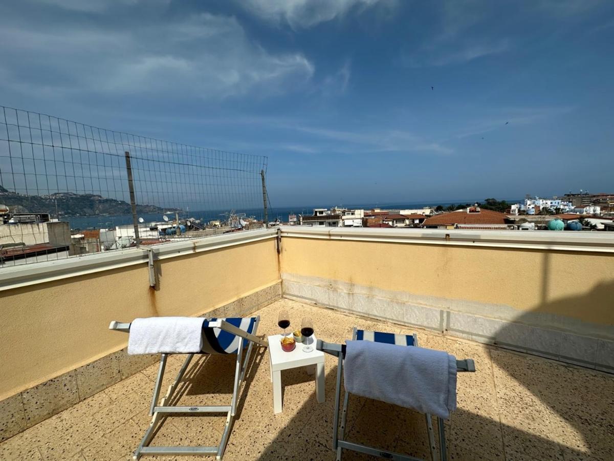 Attico Di Giggia Apartment Giardini Naxos Bagian luar foto