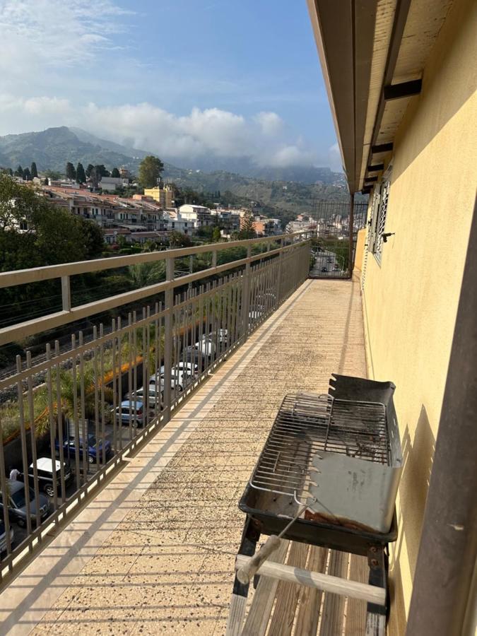 Attico Di Giggia Apartment Giardini Naxos Bagian luar foto