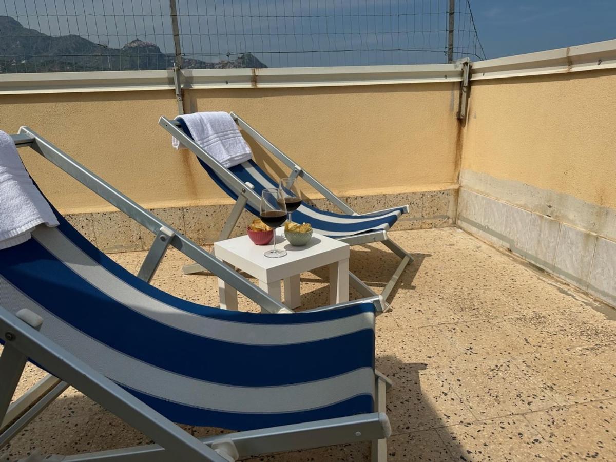 Attico Di Giggia Apartment Giardini Naxos Bagian luar foto