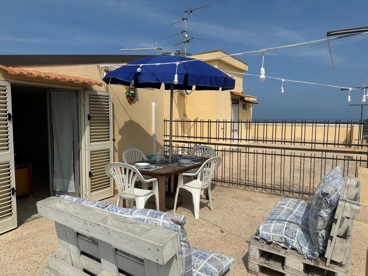 Attico Di Giggia Apartment Giardini Naxos Bagian luar foto
