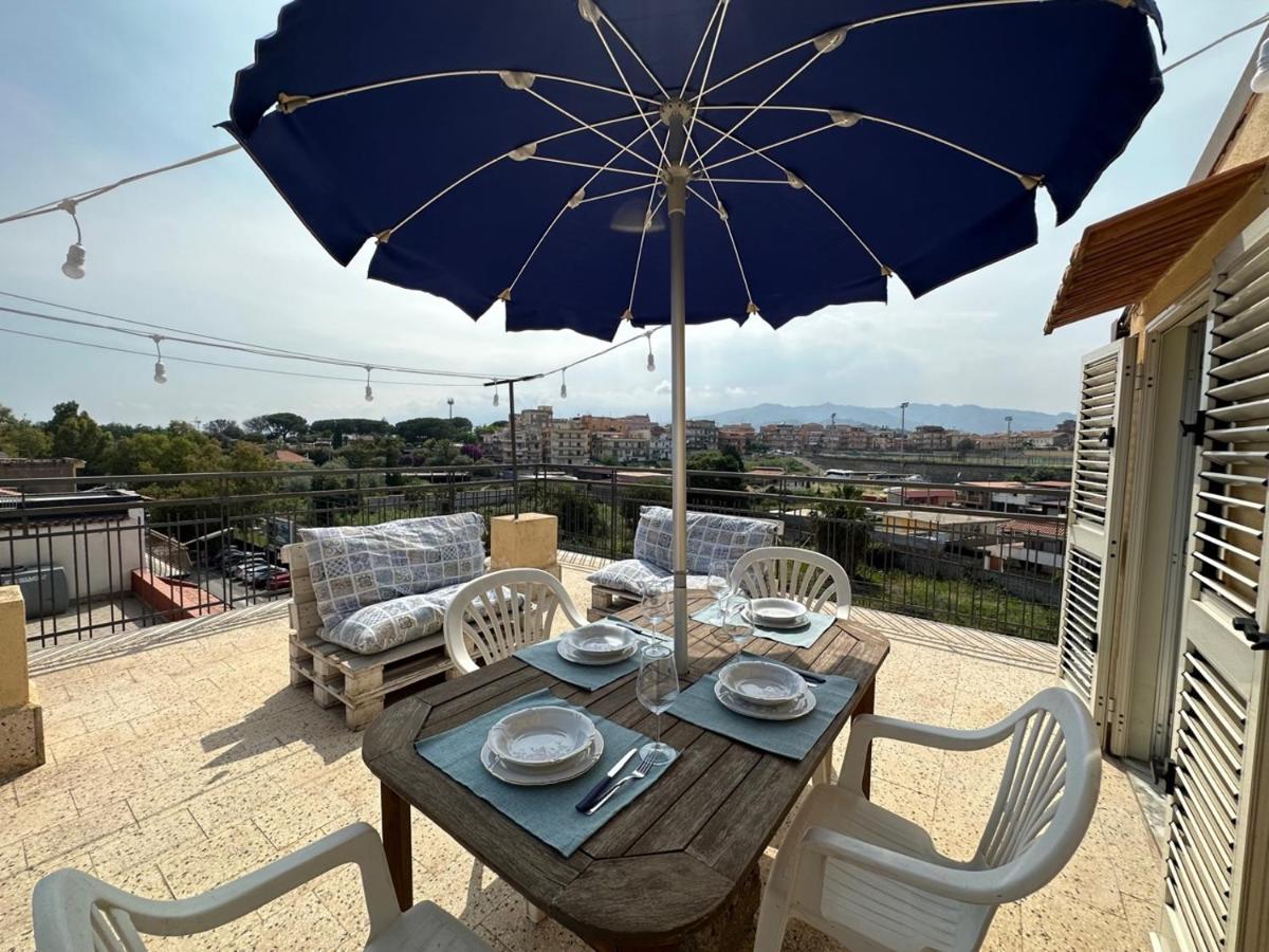 Attico Di Giggia Apartment Giardini Naxos Bagian luar foto