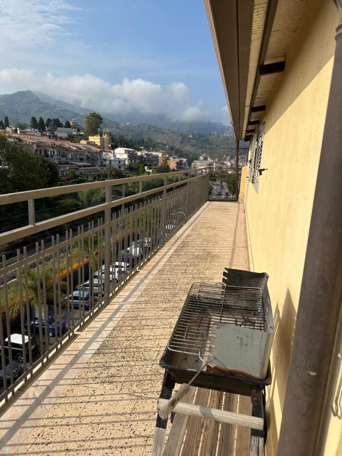 Attico Di Giggia Apartment Giardini Naxos Bagian luar foto