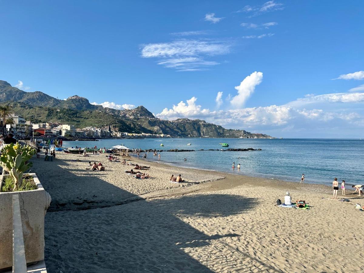 Attico Di Giggia Apartment Giardini Naxos Bagian luar foto
