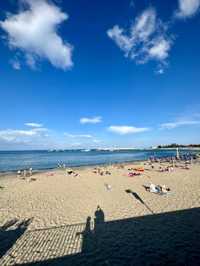 Attico Di Giggia Apartment Giardini Naxos Bagian luar foto